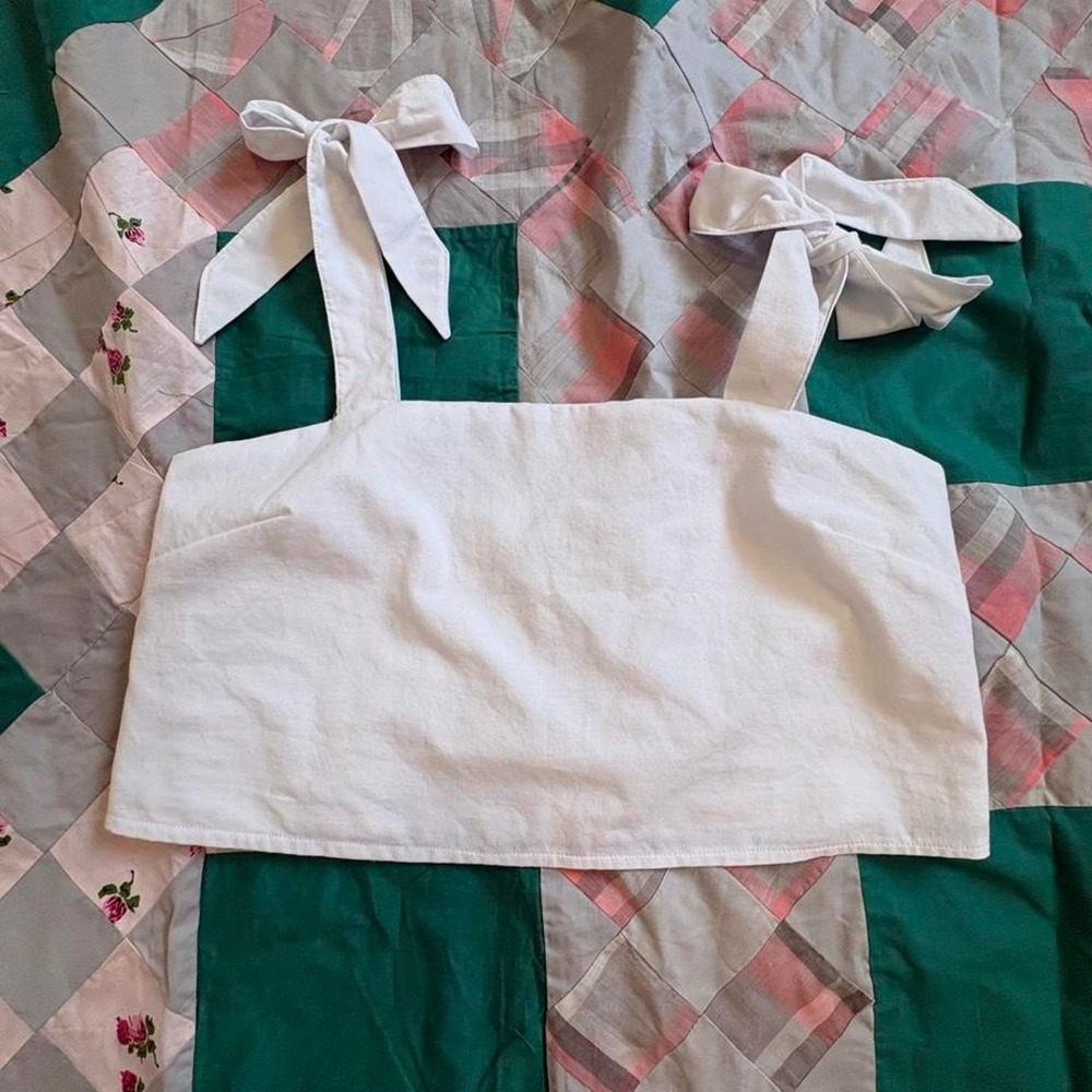 Cute Cropped white blouse Lined tie shoulders
This quality piece was sewn by me.